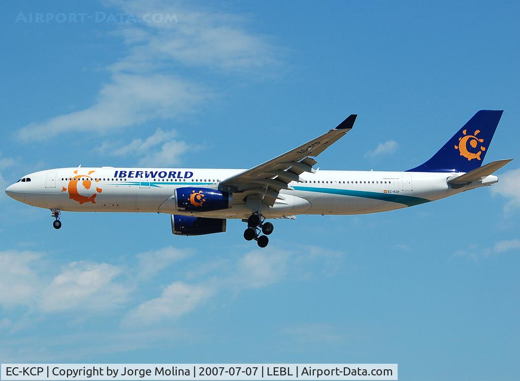EC-KCP, 2007 Airbus A330-343X C/N 833, On short final RWY 25R, coming to BCN from 
