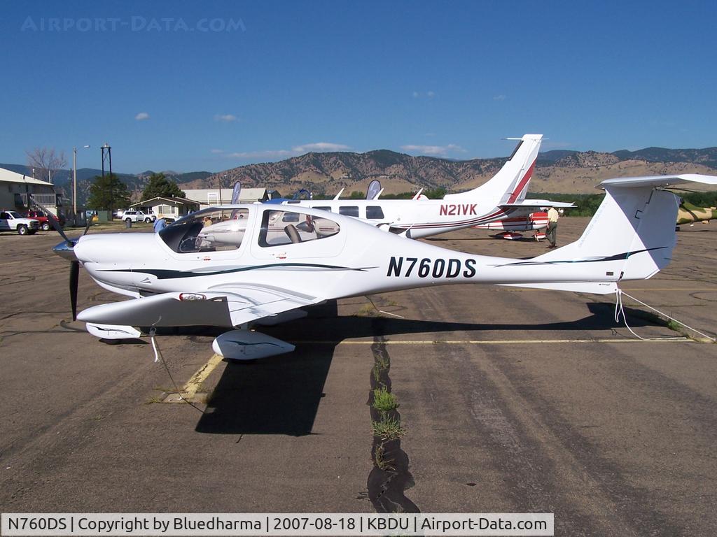 N760DS, 2007 Diamond DA-40 Diamond Star C/N 40.760, Parked for display at Boulder Open House.