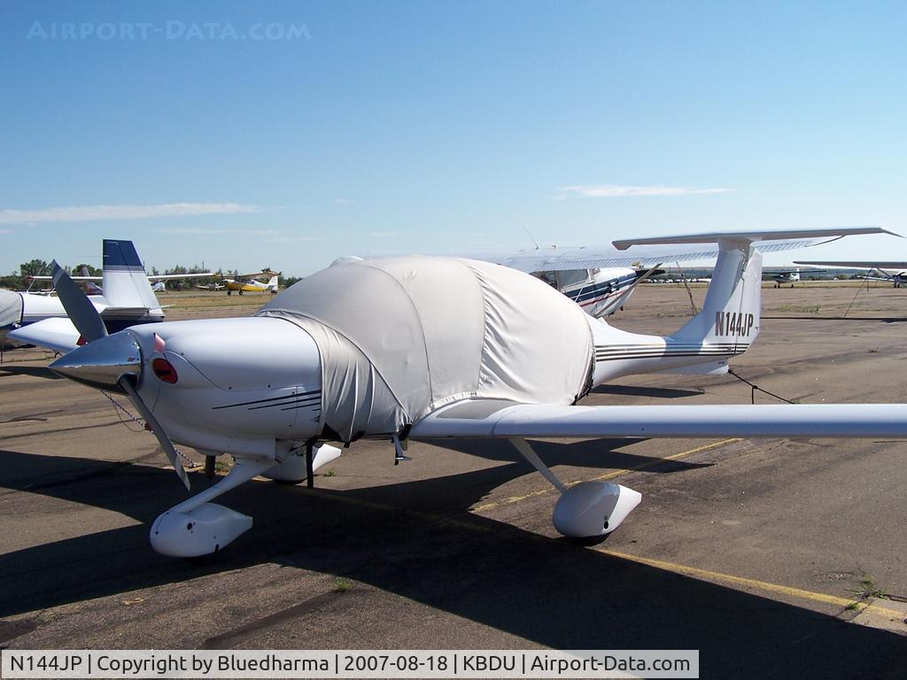 N144JP, 2005 Diamond DA-40 Diamond Star C/N 40.485, Parked at Boulder