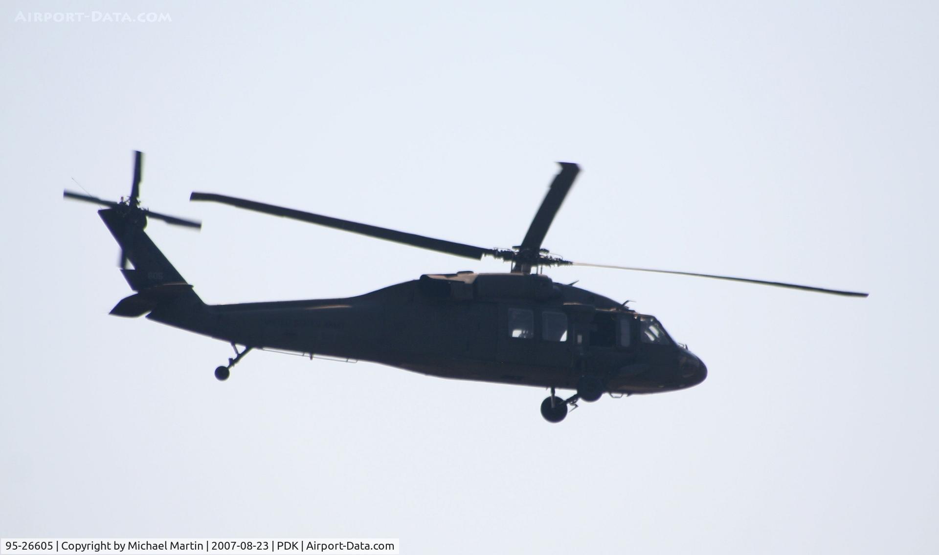 95-26605, 1995 Sikorsky UH-60L Black Hawk C/N 70-2122, Over flying PDK