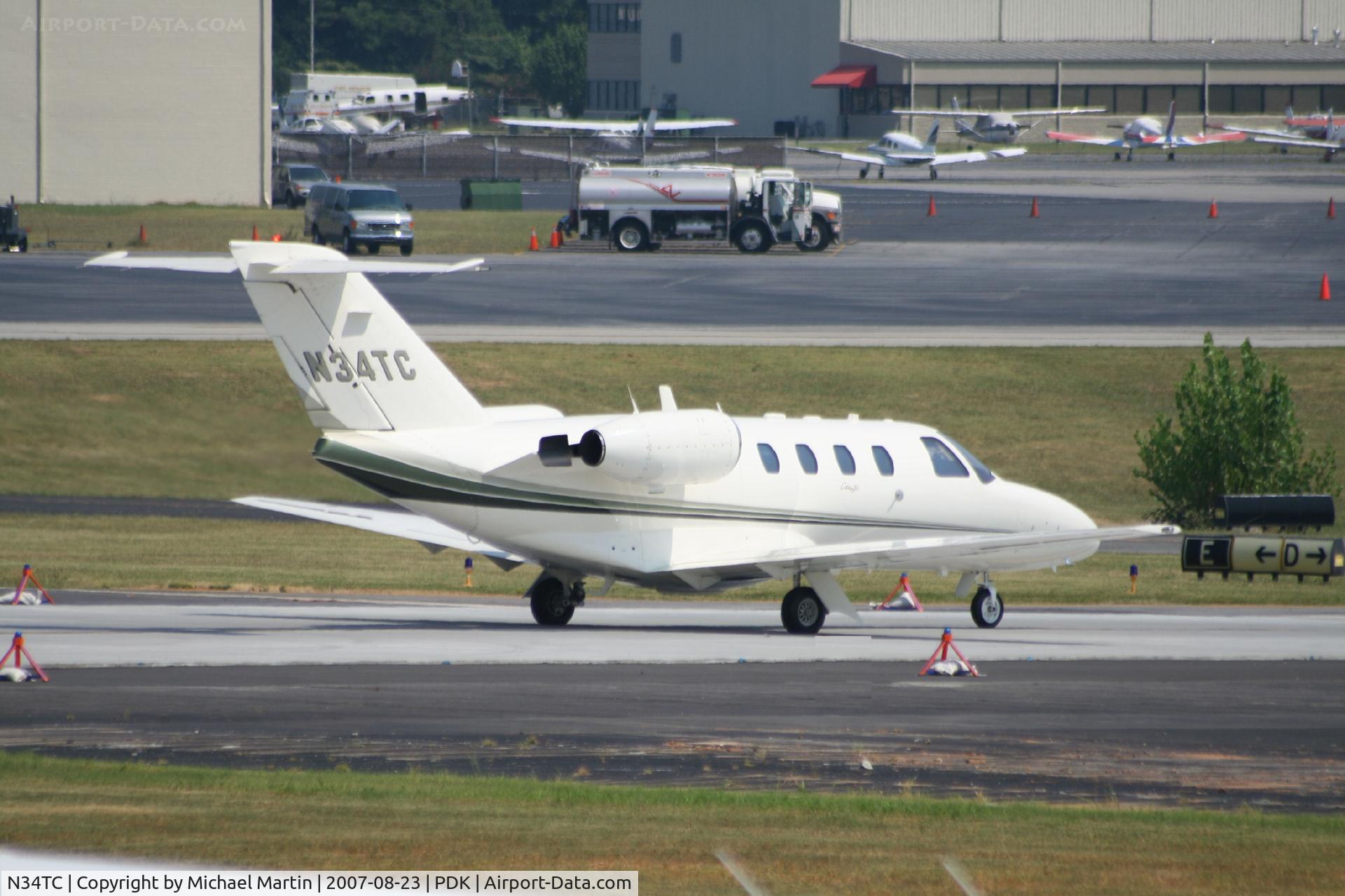 N34TC, 1994 Cessna 525 CitationJet C/N 5250083, Taxing to Runway 20L