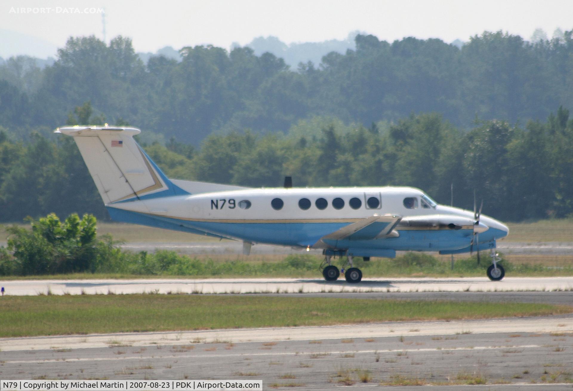 N79, 1988 Beech 300 C/N FF-14, FlightWatch 79 Landing Runway 20L