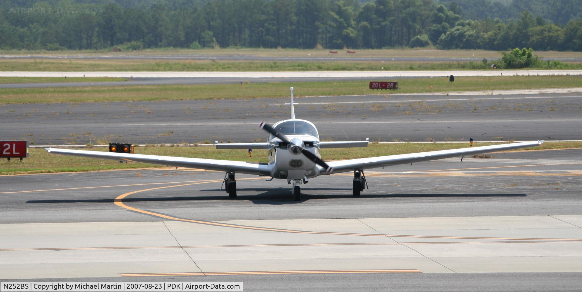 N252BS, 1987 Mooney M20K C/N 25-1107, Head On View