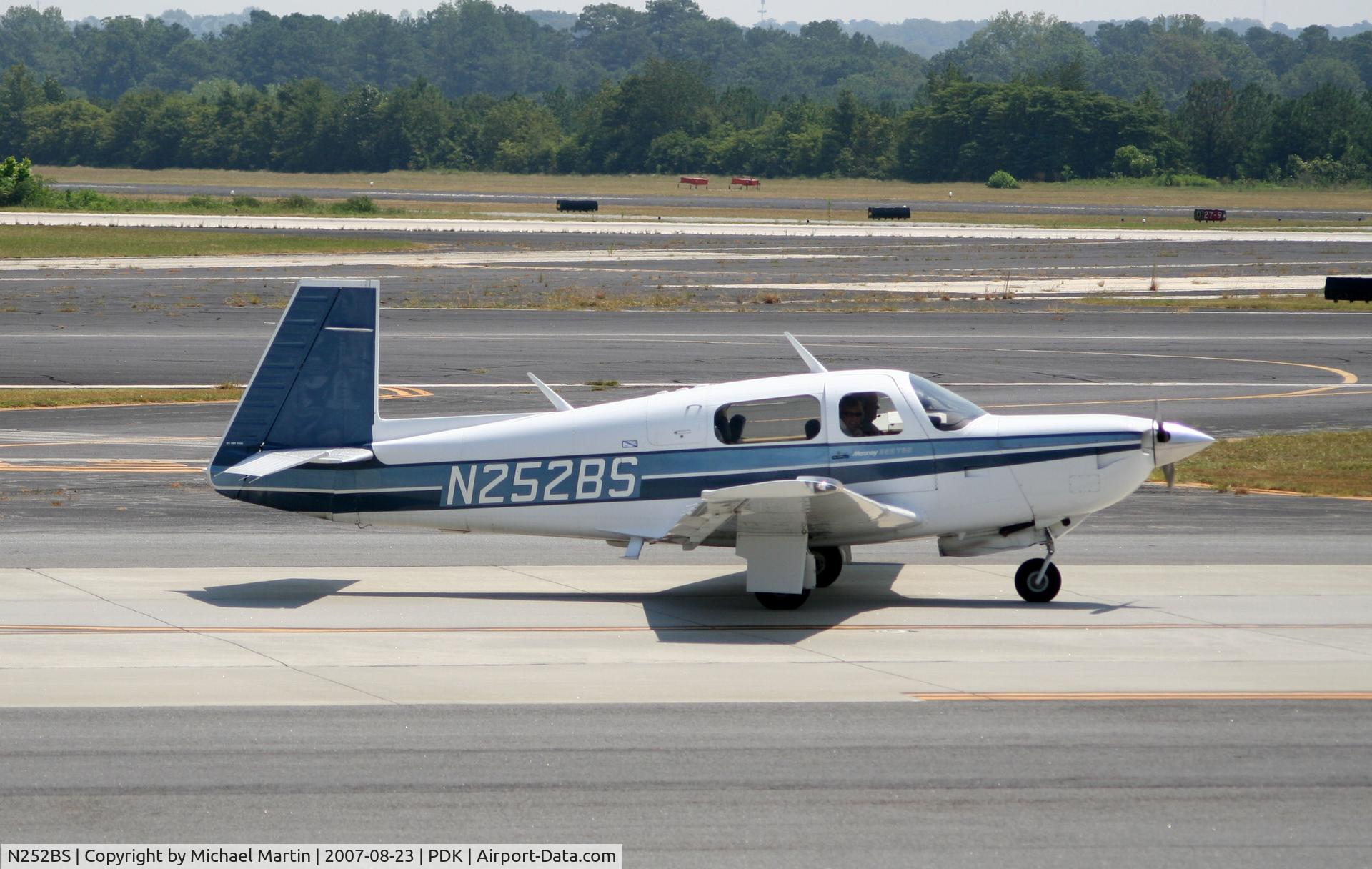 N252BS, 1987 Mooney M20K C/N 25-1107, Taxing to Mercury Air Center