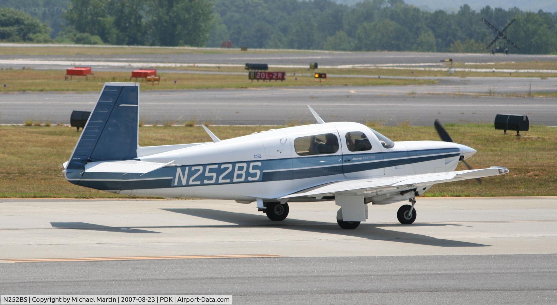 N252BS, 1987 Mooney M20K C/N 25-1107, Taxing to Mercury Air Center