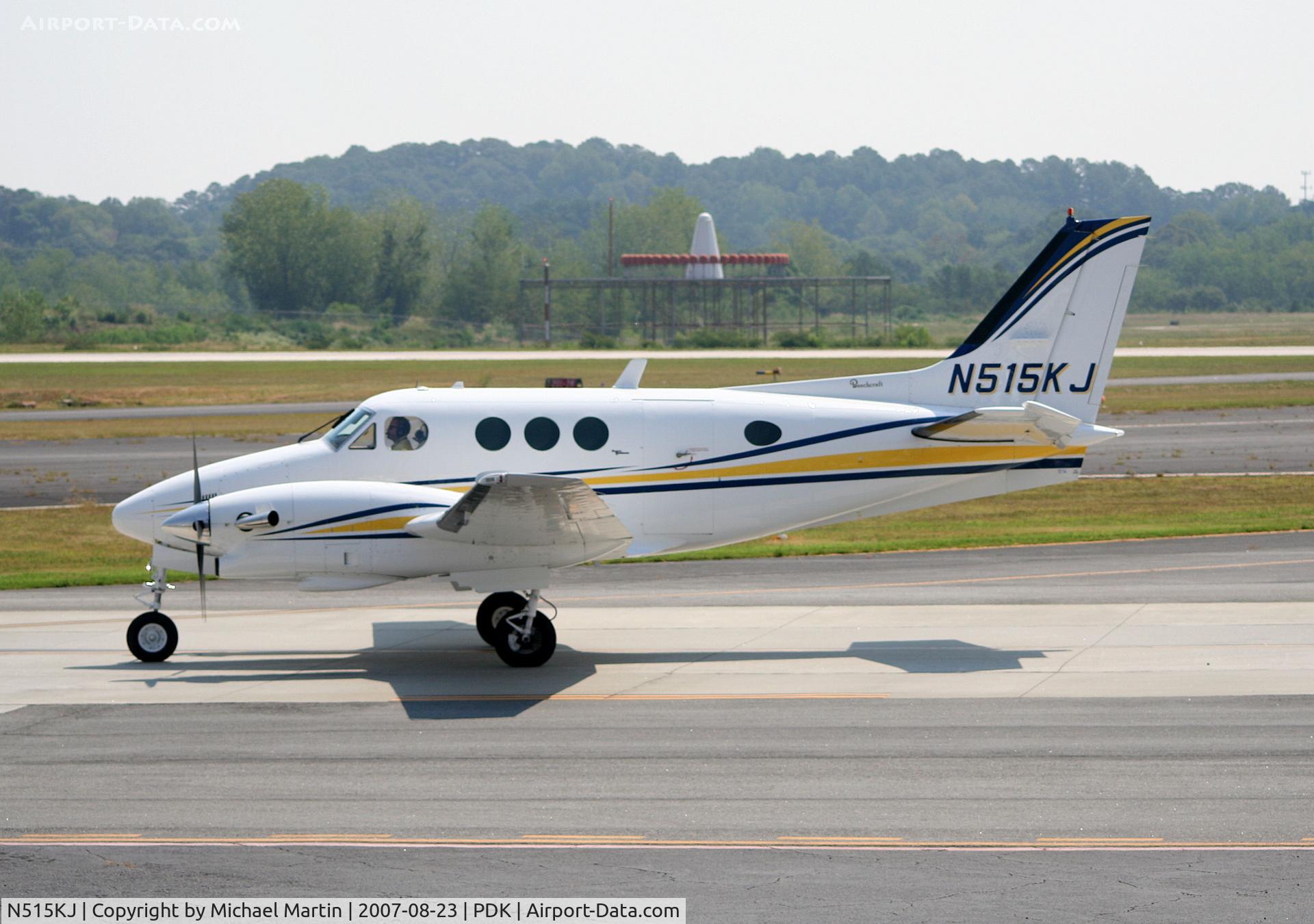 N515KJ, 1972 Beech C90 King Air C/N LJ-566, Taxing to Epps Air Service