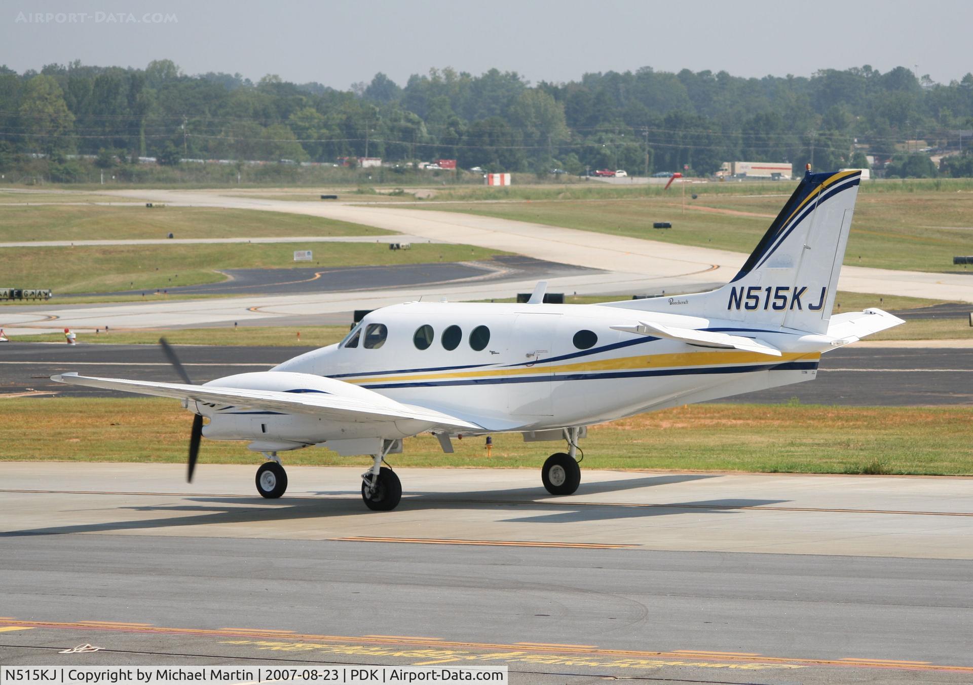 N515KJ, 1972 Beech C90 King Air C/N LJ-566, Taxing to Epps Air Service