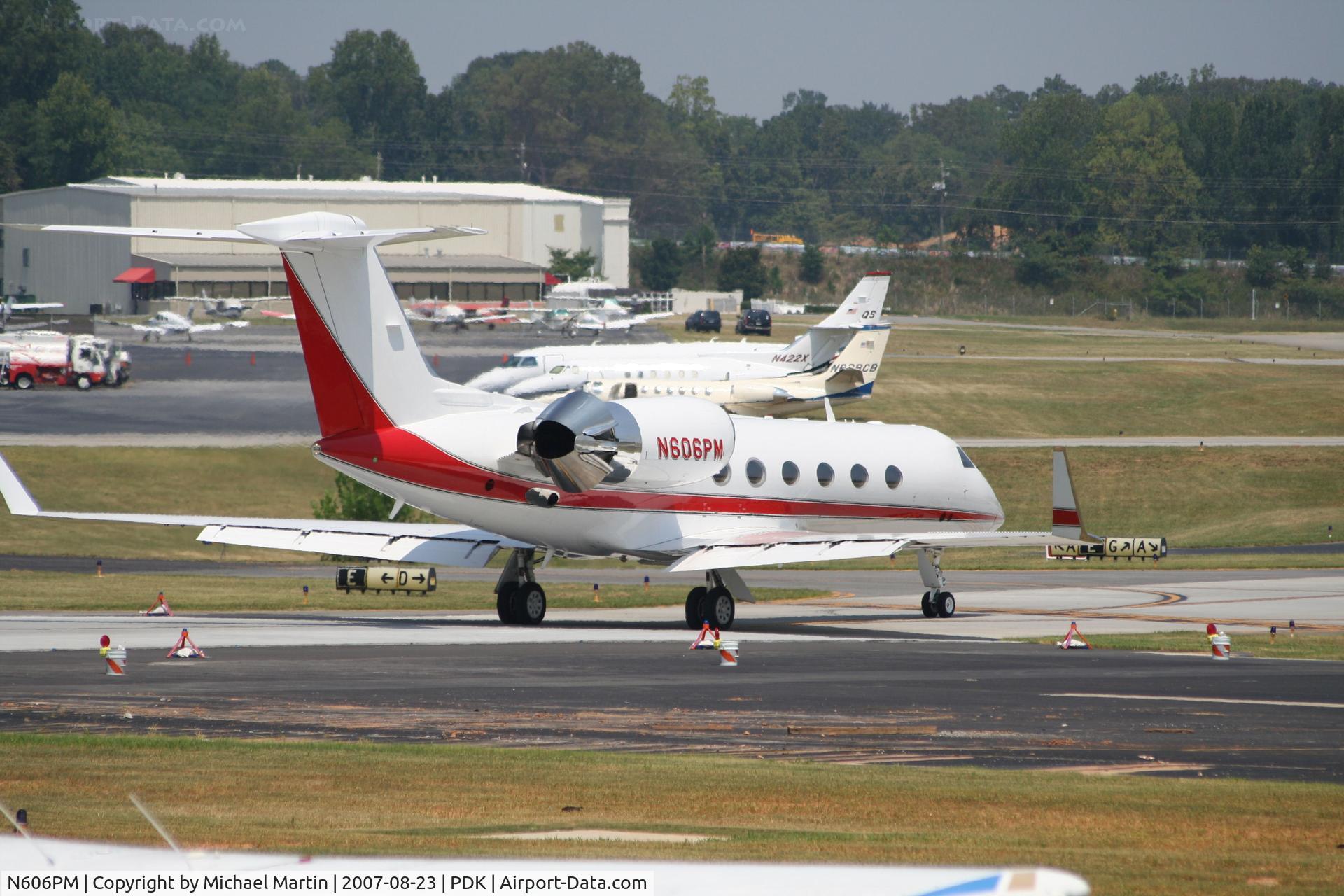 N606PM, 2003 Gulfstream Aerospace G-IV C/N 1512, Taxing to Runway 20L