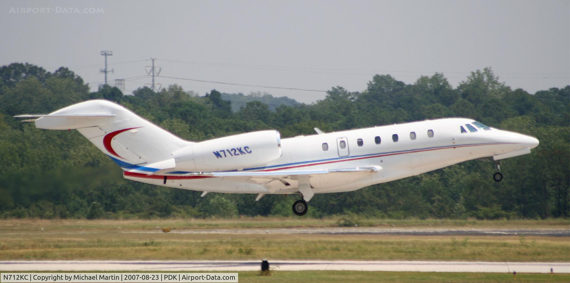 N712KC, 2006 Cessna 750 Citation X C/N 750-0255, Taking off from Runway 20L