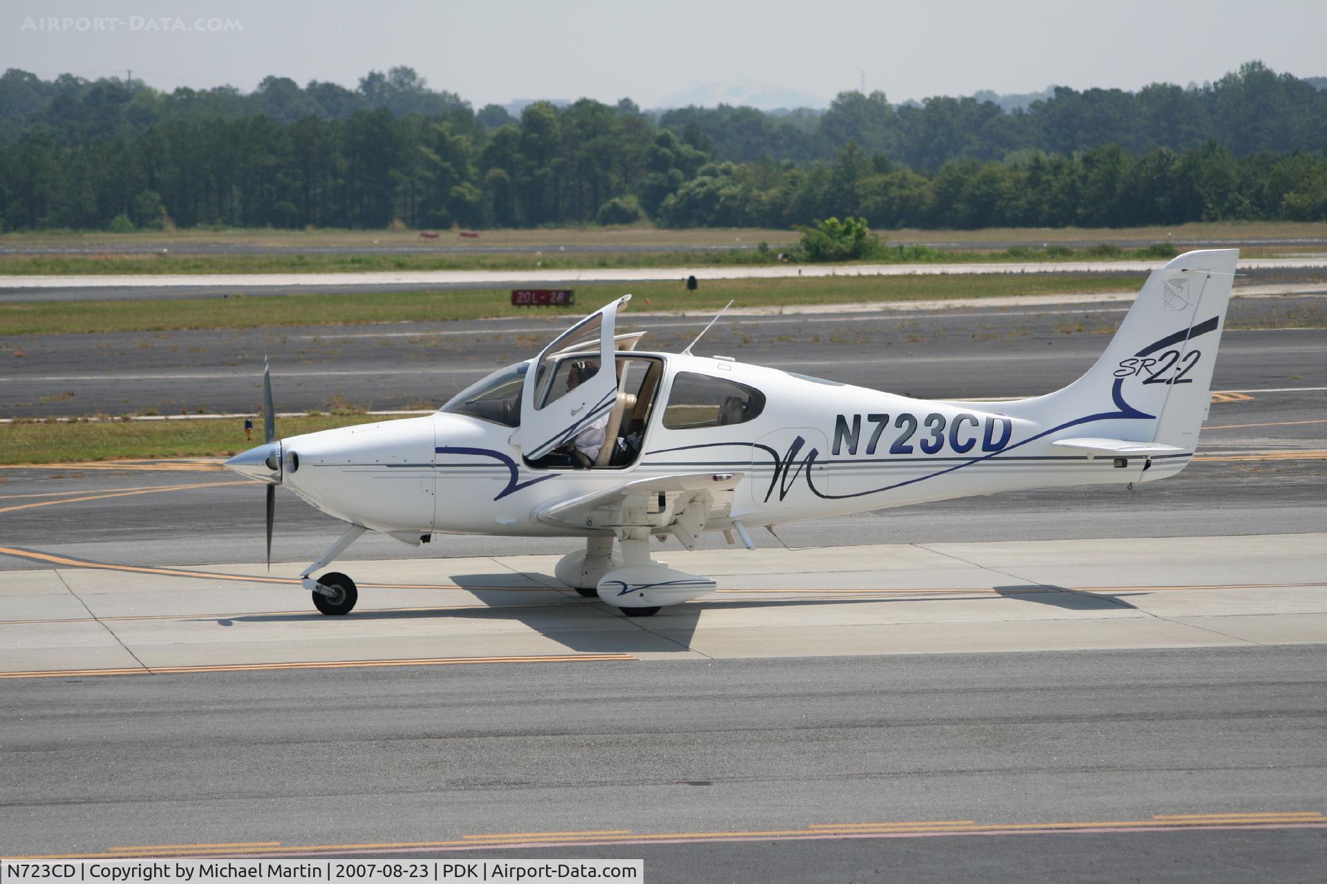 N723CD, 2001 Cirrus SR22 C/N 0059, Taxing back from flight