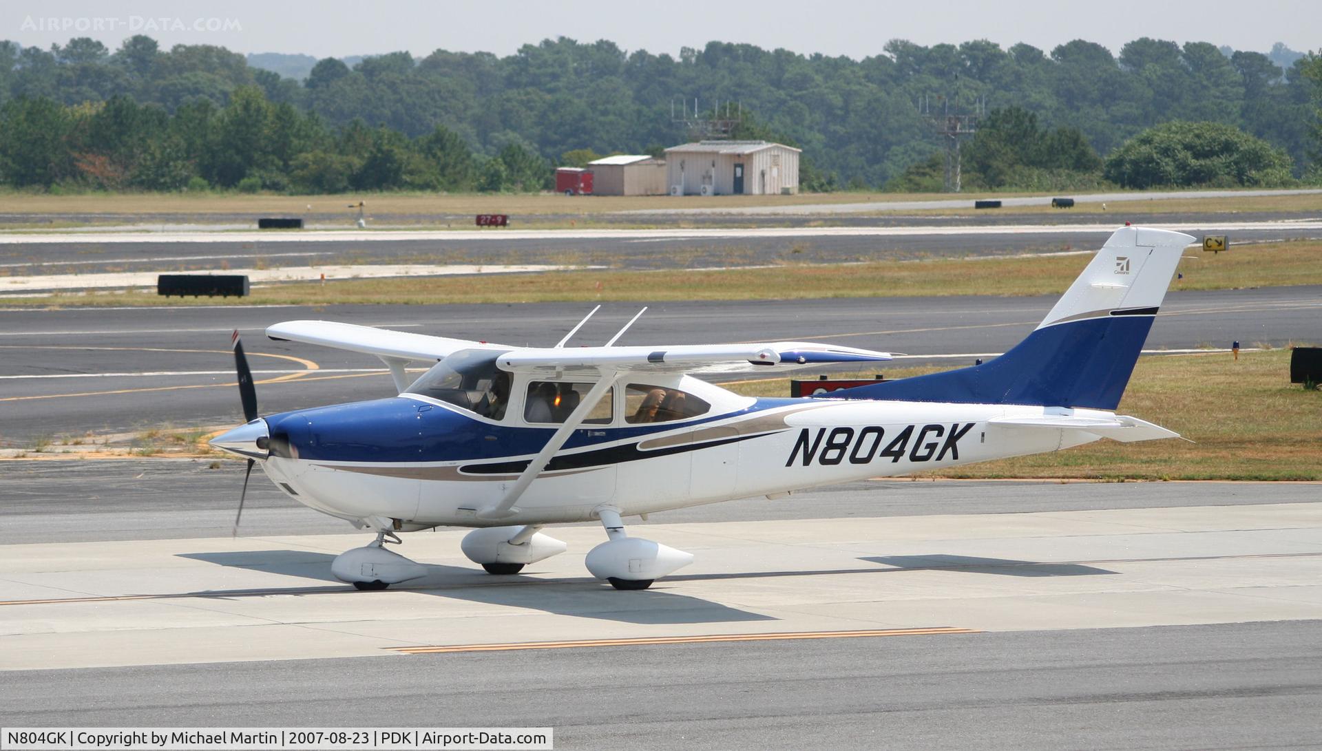 N804GK, 2004 Cessna 182T Skylane C/N 18281324, Taxing to Epps Air Service