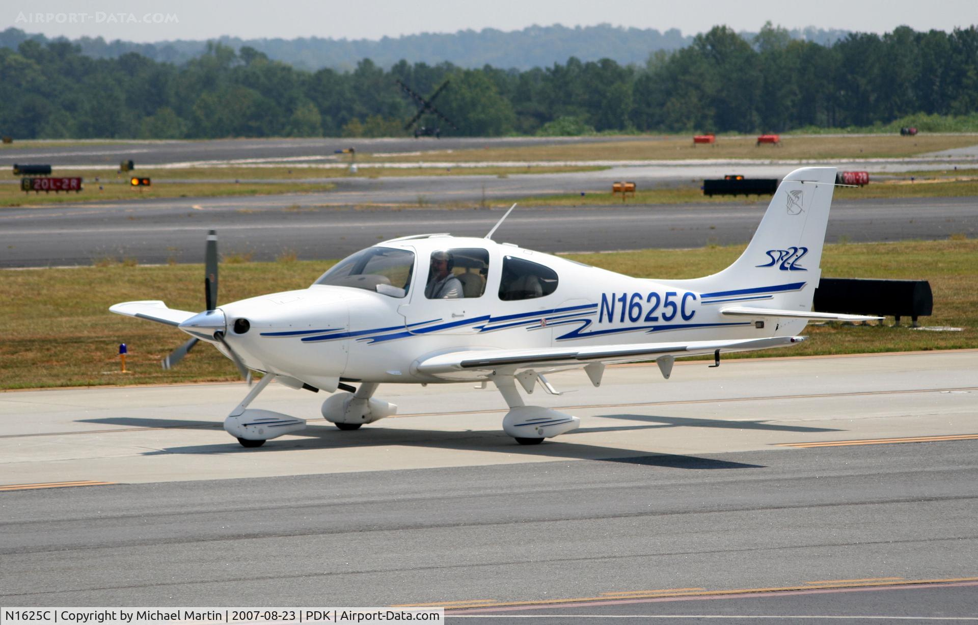 N1625C, 2003 Cirrus SR22 C/N 0584, Taxing to Epps Air Service