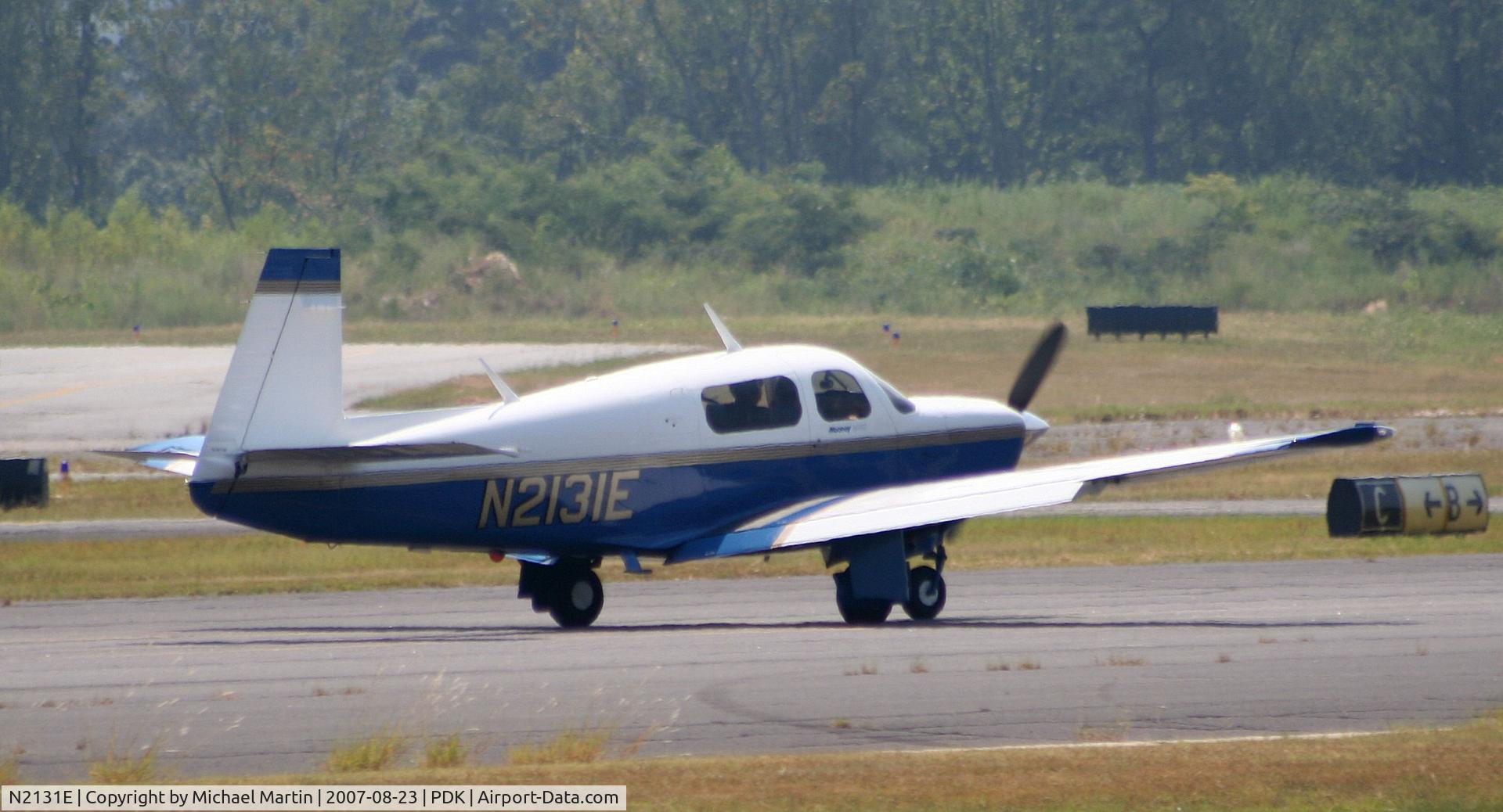 N2131E, 1997 Mooney M20J 201 C/N 24-3401, Taking off from Runway 20R