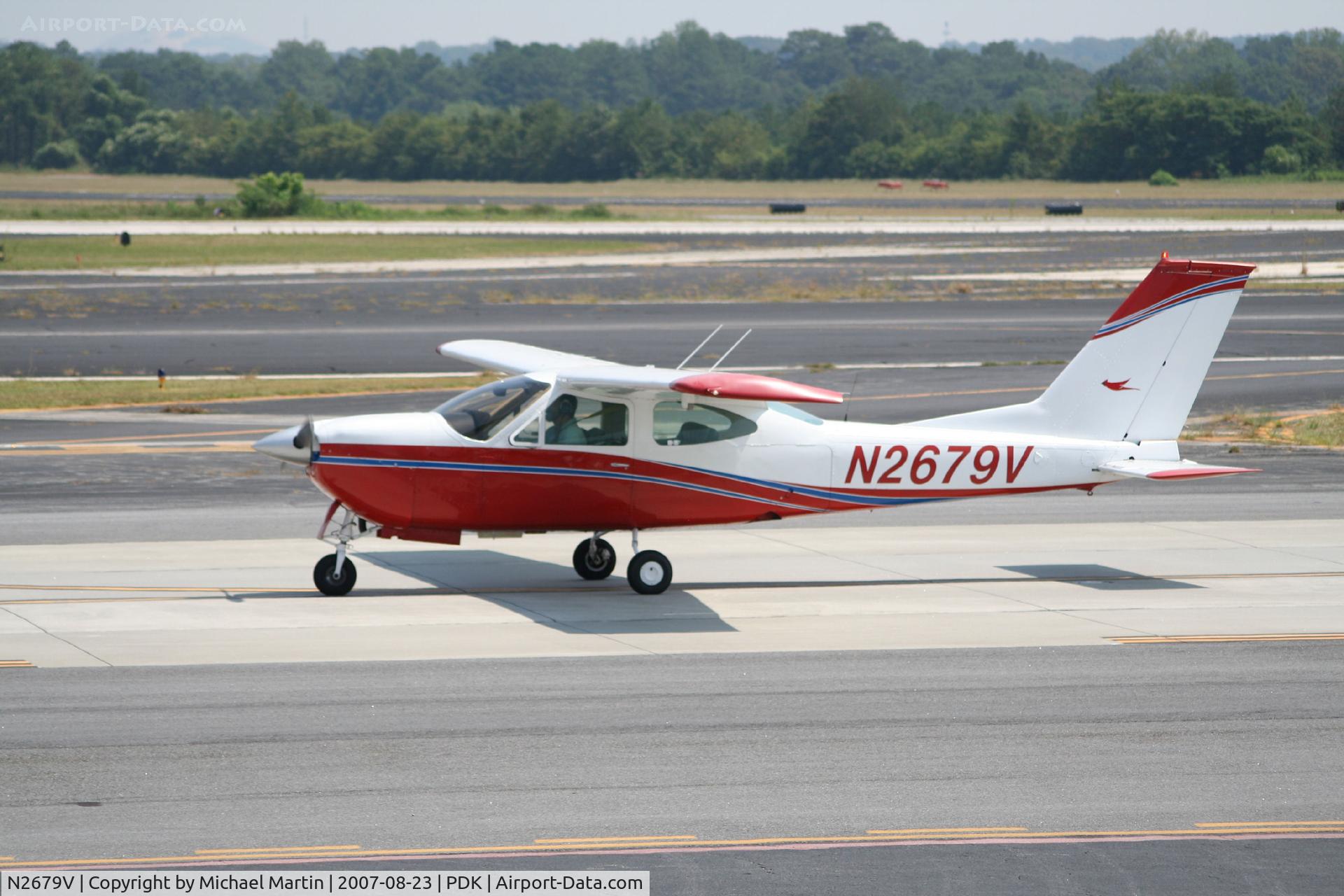 N2679V, 1975 Cessna 177RG Cardinal C/N 177RG0653, Taxing back from flight