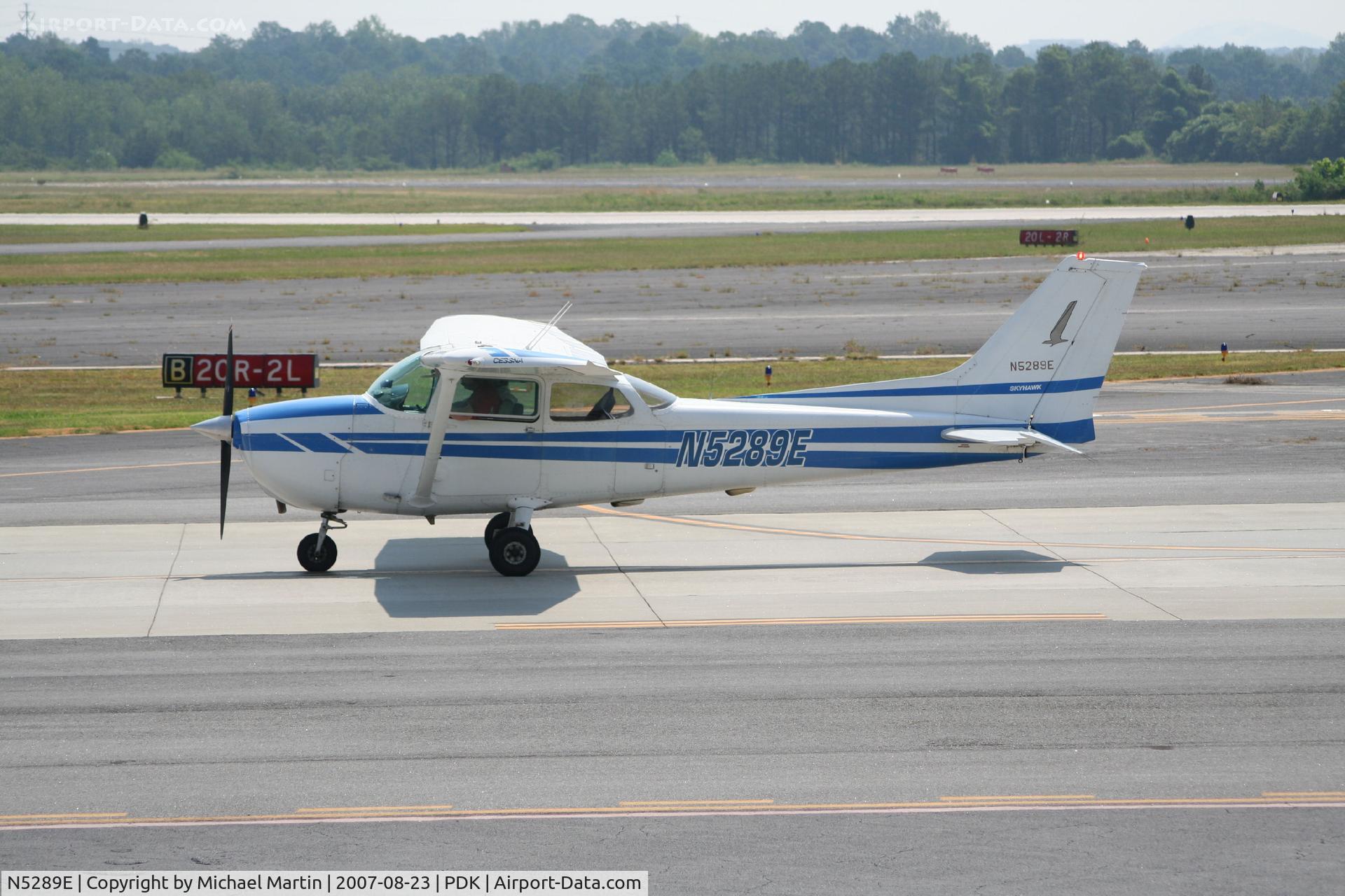 N5289E, 1978 Cessna 172N C/N 17271818, Taxing to Epps Air Service