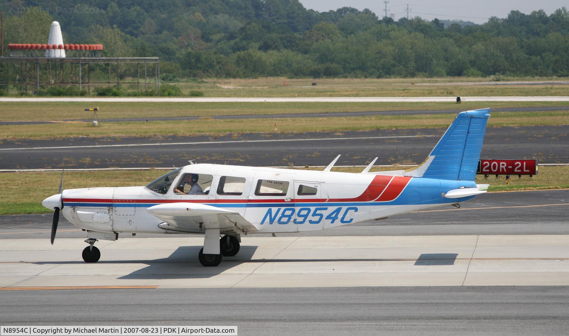 N8954C, 1976 Piper PA-32R-300 Cherokee Lance C/N 32R-7680146, Taxing to Epps Air Service