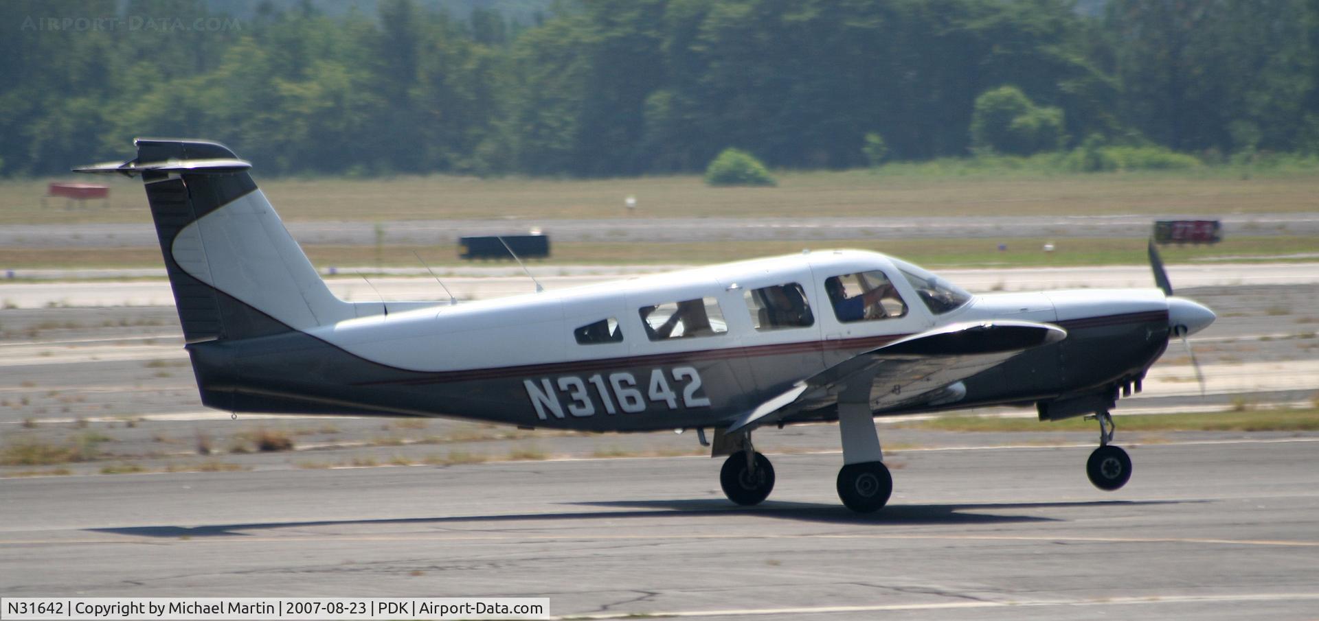 N31642, 1978 Piper PA-32RT-300 C/N 32R-7885114, Taking off from Runway 20R