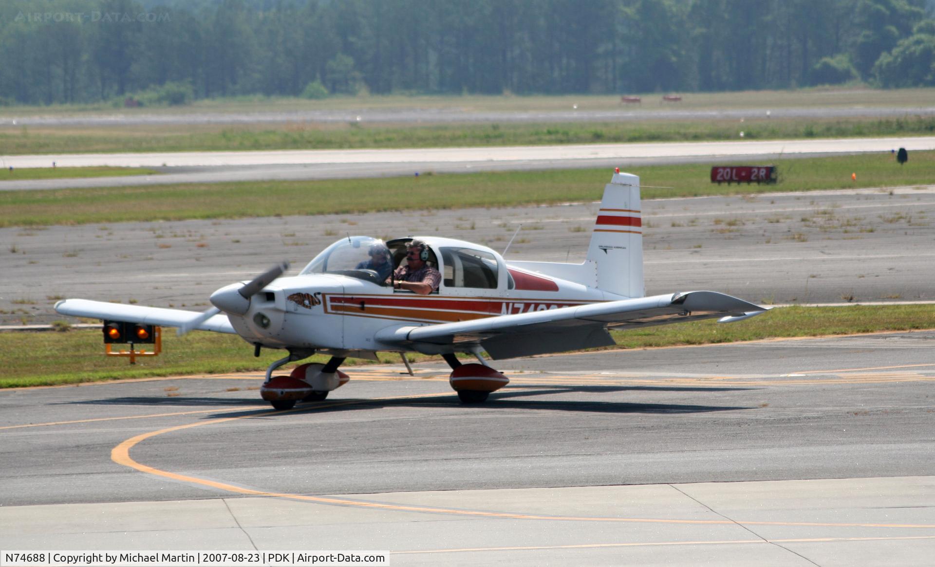 N74688, 1976 Grumman American AA-5B Tiger C/N AA5B-0348, Taxing to Epps Air Service