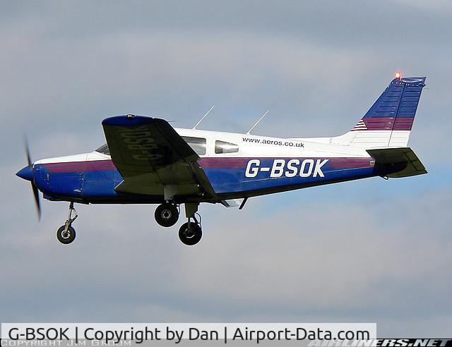 G-BSOK, 1977 Piper PA-28-161 Warrior ll C/N 28-7816191, Oscar Kilo Landing