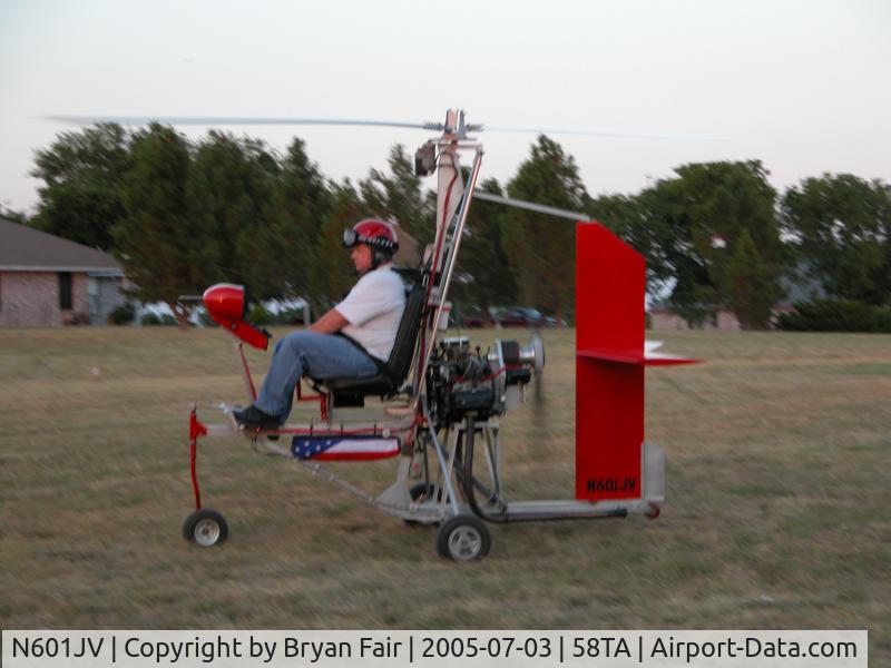 N601JV, 1999 Bensen B-8M Gyrocopter Gyrocopter C/N JV-2, Back taxi for take off on RWY13