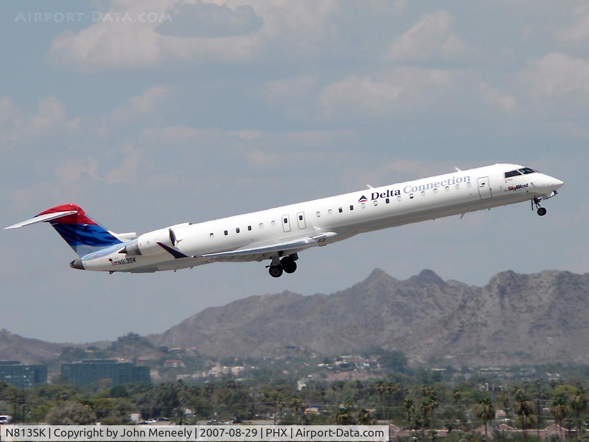 N813SK, 2006 Canadair CL-600-2D24 Regional Jet CRJ-900 C/N 15099, Just airborne from runway 08