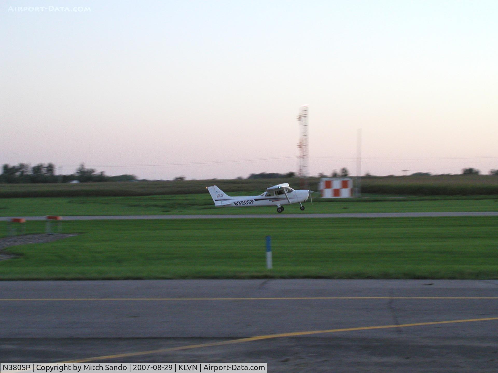 N380SP, 2001 Cessna 172S C/N 172S8774, Taking off Runway 30.