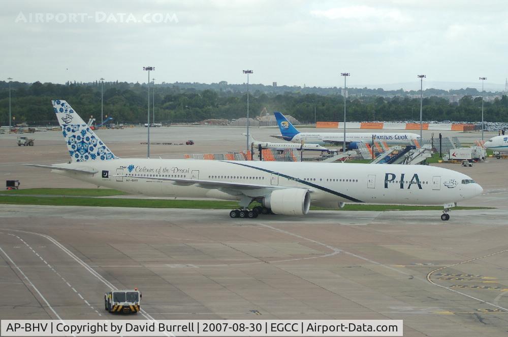 AP-BHV, 2006 Boeing 777-340/ER C/N 33778, PIA - Taxiing