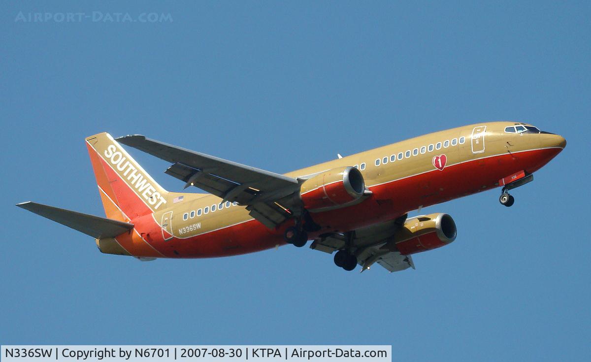 N336SW, 1988 Boeing 737-3H4 C/N 23940, This 1988 737-3H4 is still in the old Southwest colors
