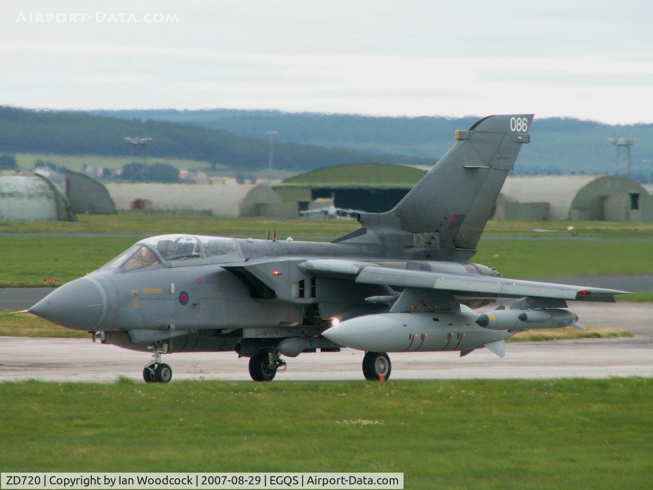 ZD720, 1984 Panavia Tornado GR.4 C/N 352/BS121/3162, BAe Panavia Tornado GR.4/Royal Air Force/RAF Lossiemouth