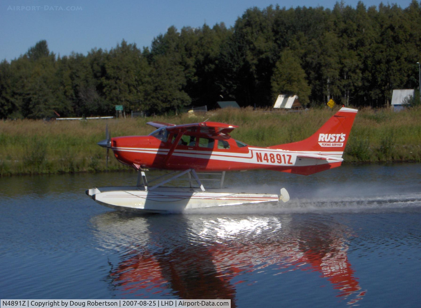 N4891Z, 1980 Cessna U206G Stationair C/N U20606044, 1980 Cessna U206G STATIONAIR 6, Continental IO-520-F 300/285 Hp, of Rust Air, multiple certification, landing