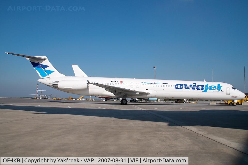 OE-IKB, 1986 McDonnell Douglas MD-83 (DC-9-83) C/N 49448, Aviajet MD80