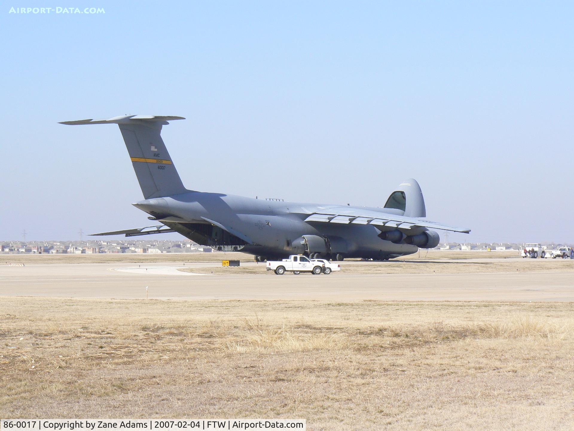 86-0017, 1986 Lockheed C-5B Galaxy C/N 500-0103, At Mecham Field to unload F-14 159600