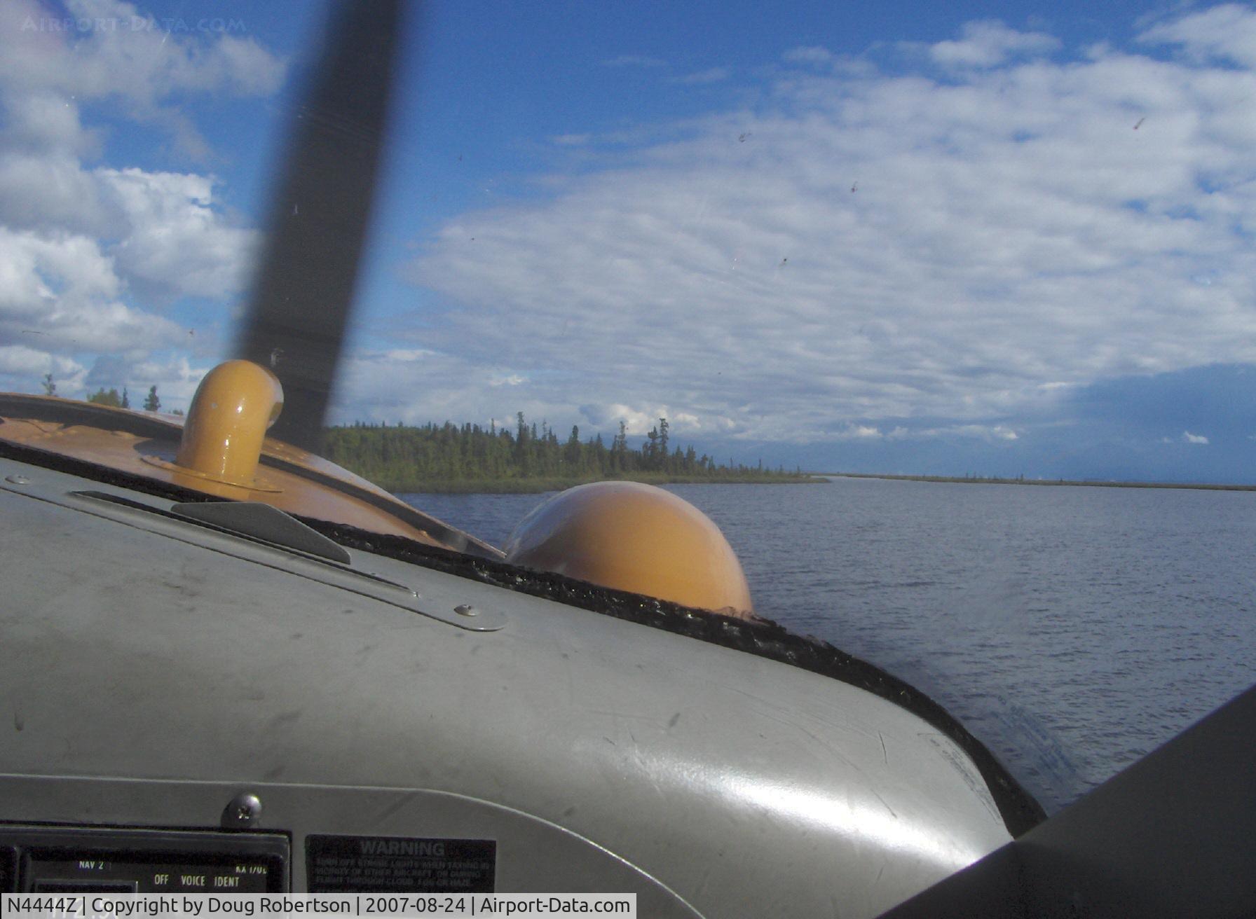 N4444Z, 1958 De Havilland Canada Beaver DHC-2 Mk1 C/N 1307, 1958 DeHavilland BEAVER DHC-2 MK.1, P&W R-985 450 Hp, landed on lake