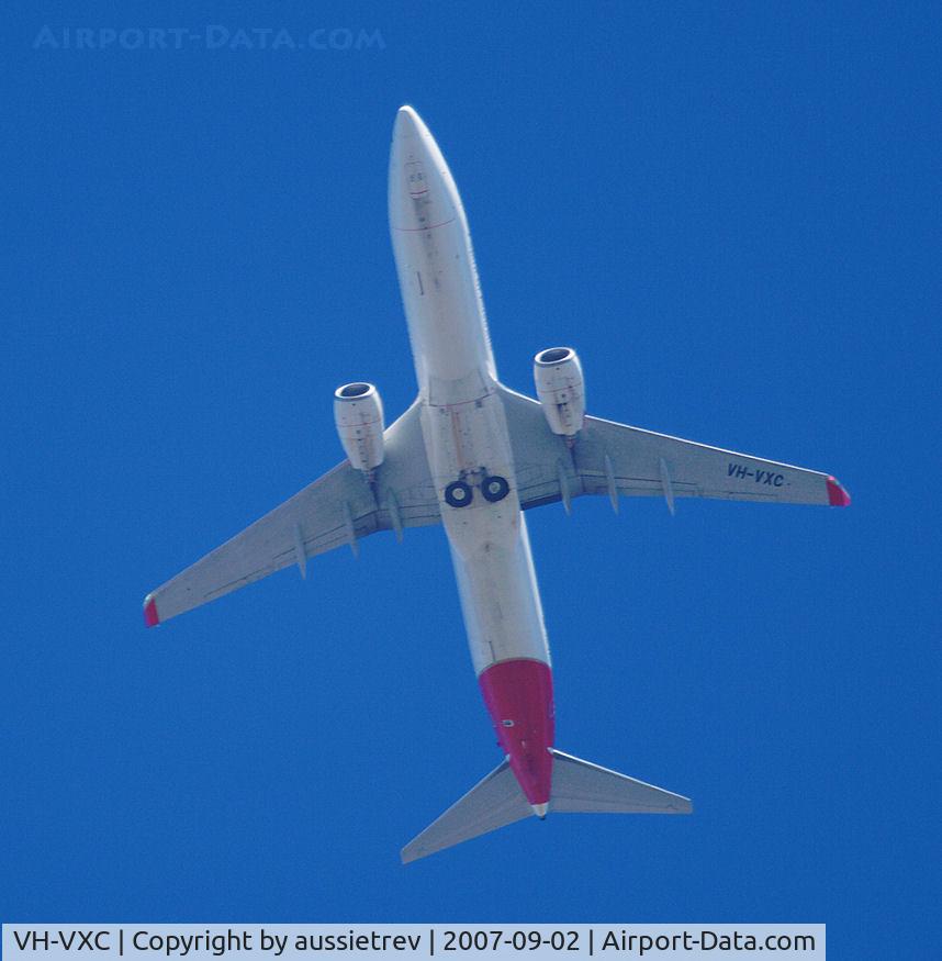 VH-VXC, 2001 Boeing 737-838 C/N 30897, Northbound on descent into Brisbane