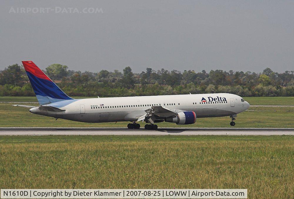 N1610D, 2000 Boeing 767-332 C/N 30594, Delta Boeing 767 touch down RWY 34
