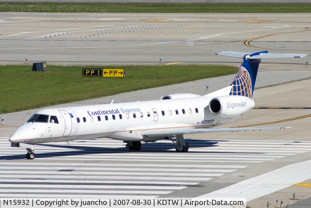 N15932, 1997 Embraer EMB-145EP (ERJ-145EP) C/N 145015, Lining up on 3L