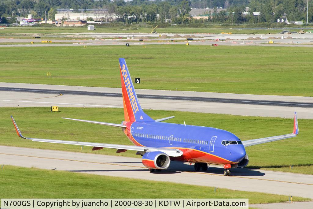 N700GS, 1997 Boeing 737-7H4 C/N 27835, Taxi to 3L