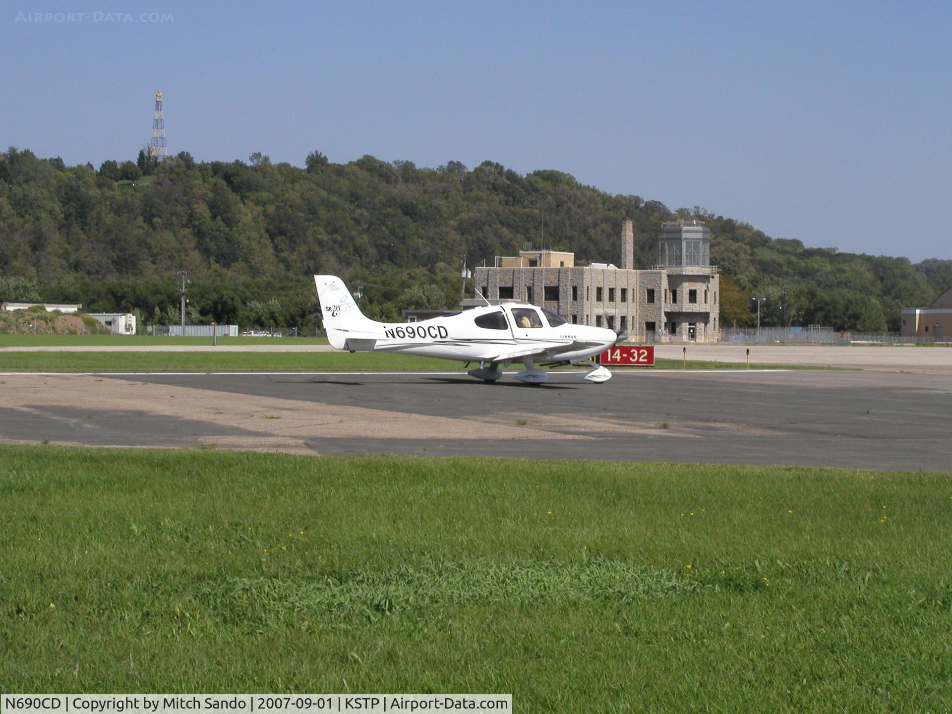 N690CD, 2005 Cirrus SR20 C/N 1595, Running up the engine.
