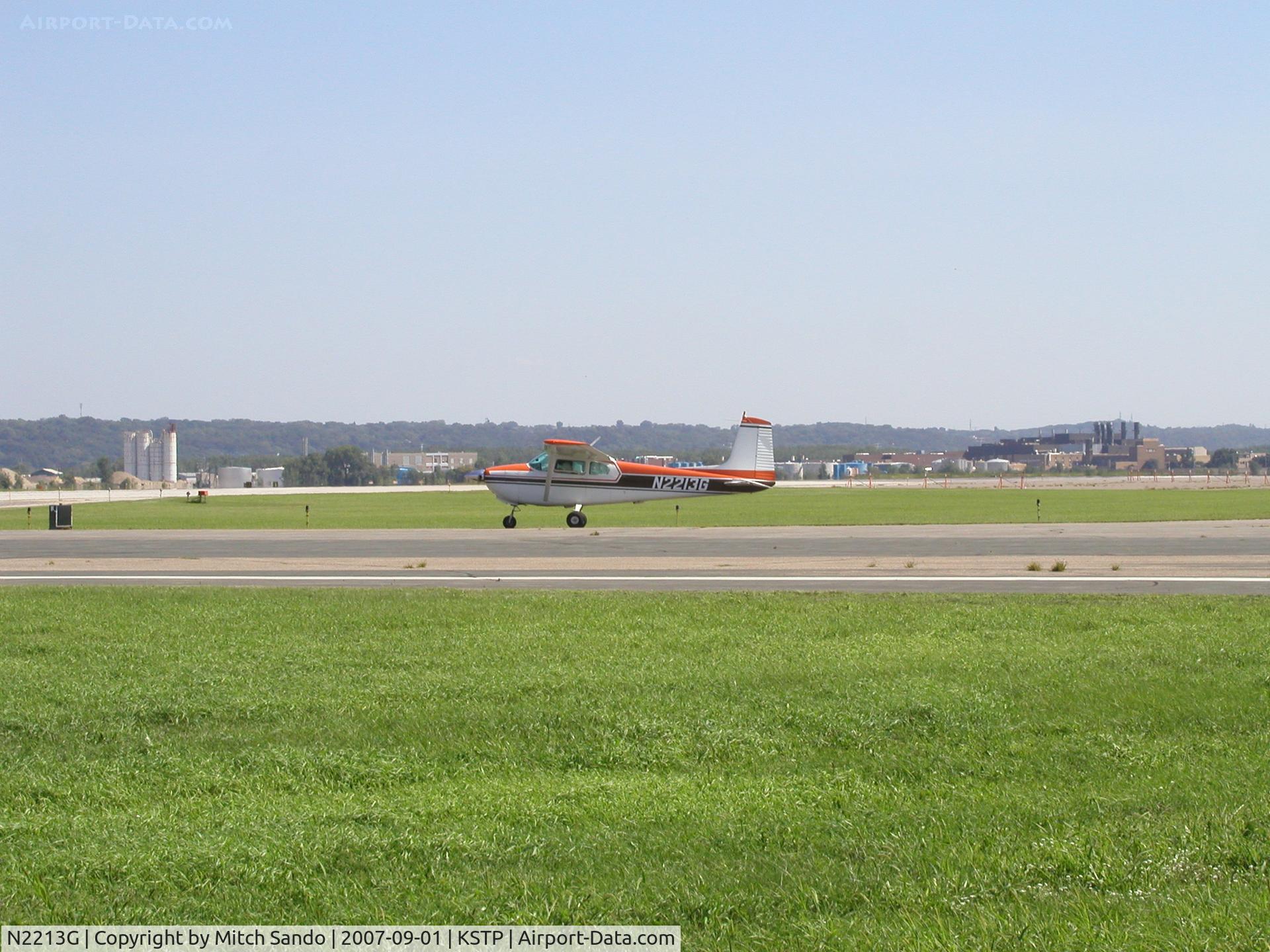 N2213G, 1958 Cessna 182A Skylane C/N 51513, Taxiing to Runway 14.