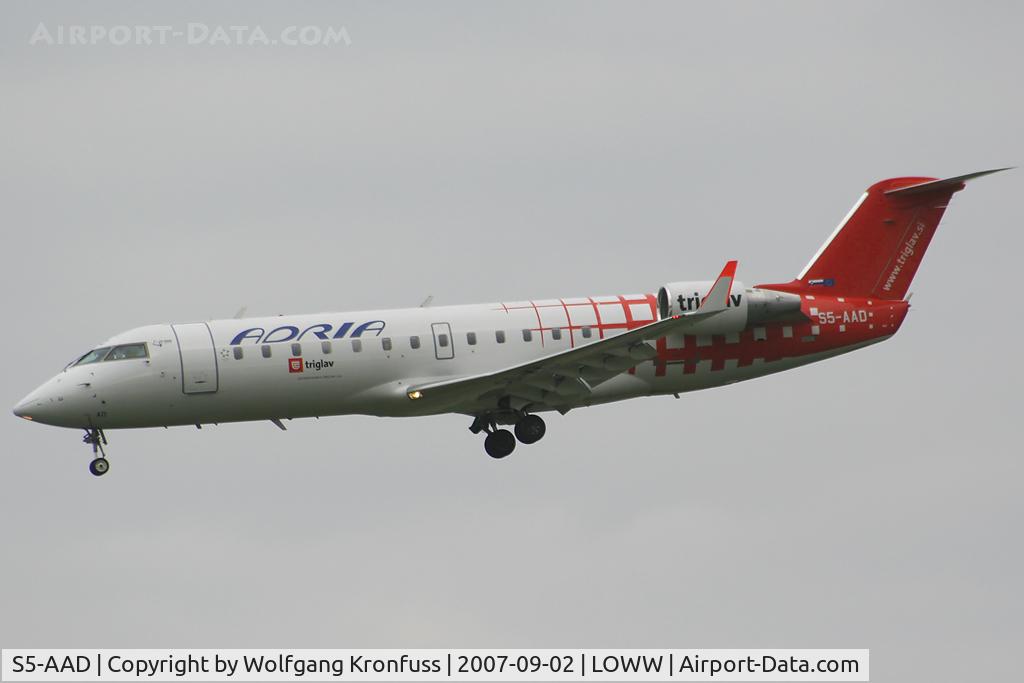 S5-AAD, 1997 Canadair CRJ-200LR (CL-600-2B19) C/N 7166, Triglav cs