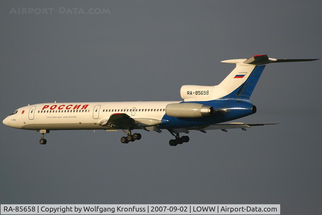 RA-85658, 1989 Tupolev Tu-154M C/N 89A808, approaching RWY34