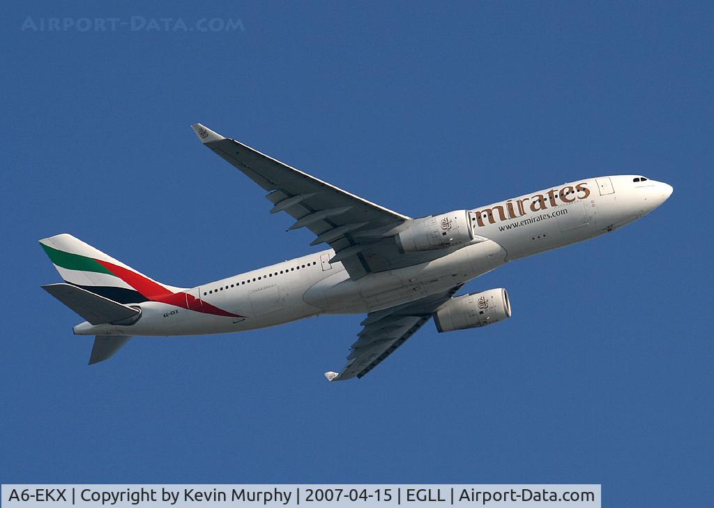 A6-EKX, 2000 Airbus A330-243 C/N 326, Emirates 330 from 09R