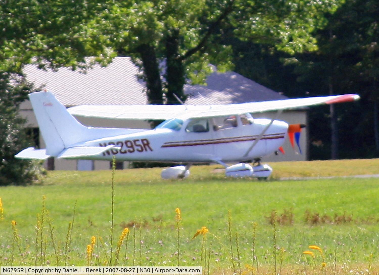 N6295R, Cessna 172N C/N 17272598, A Skyhawk basks in the shimmering summer heat.