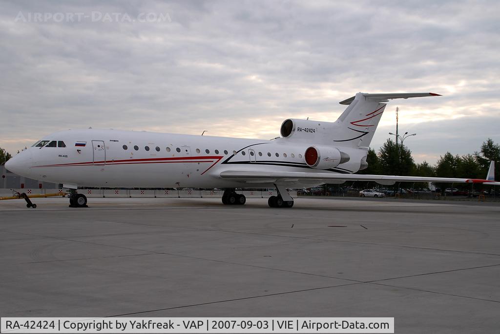 RA-42424, 1992 Yakovlev Yak-42D C/N 4520421502016, Lukoil Yakovlev 42