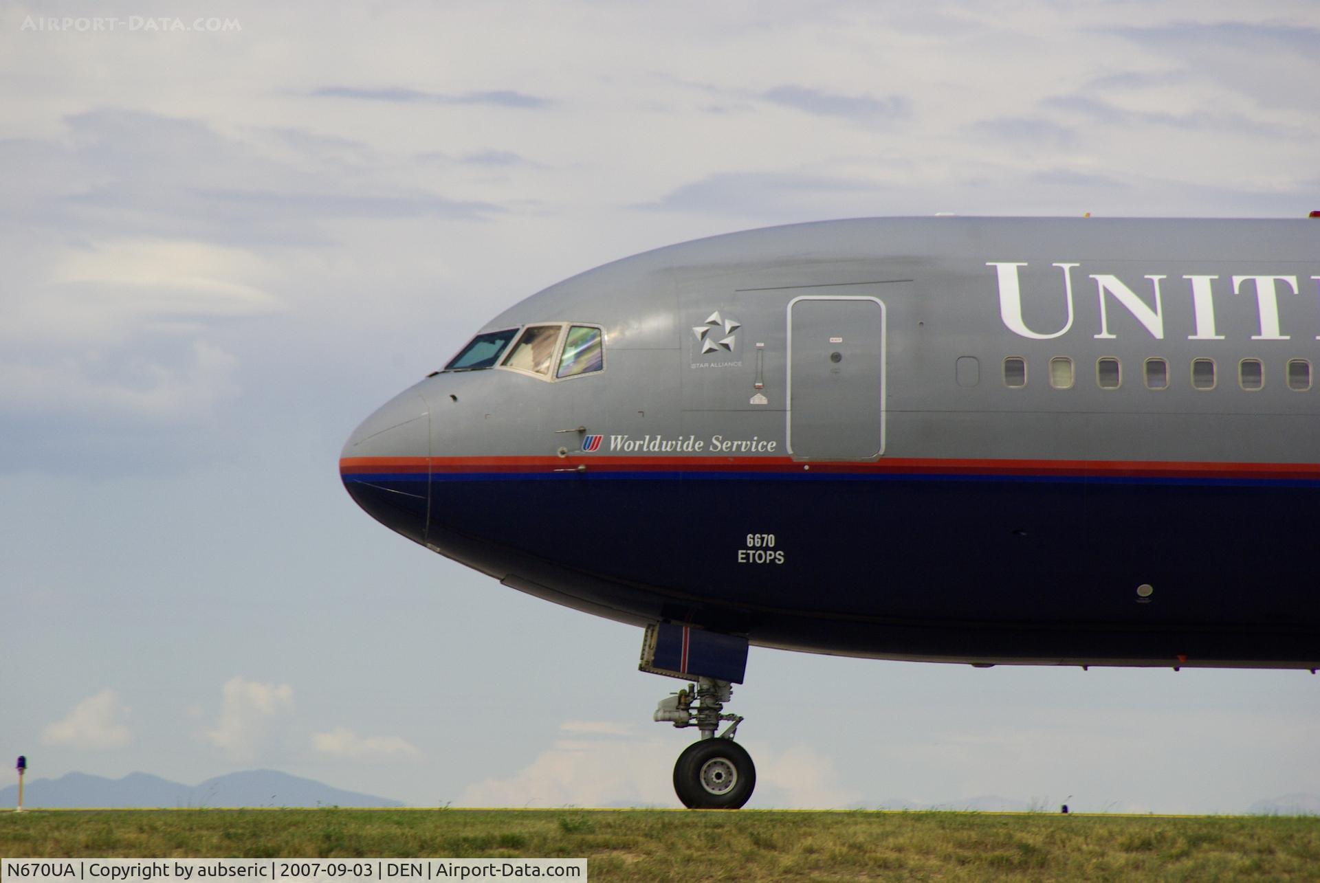 N670UA, 1999 Boeing 767-322 C/N 29240, United 767-322