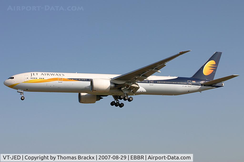 VT-JED, 2007 Boeing 777-35R/ER C/N 35160, Short final RWY 25L