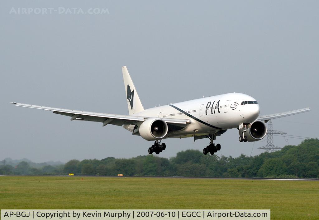 AP-BGJ, 2003 Boeing 777-240/ER C/N 33775, PIA 777 coming into 05R