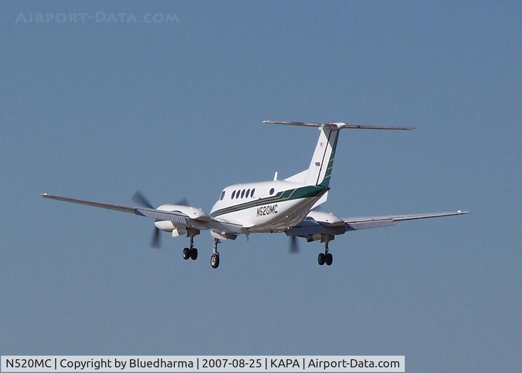 N520MC, 1975 Beech 200 C/N BB-43, Landing 17L