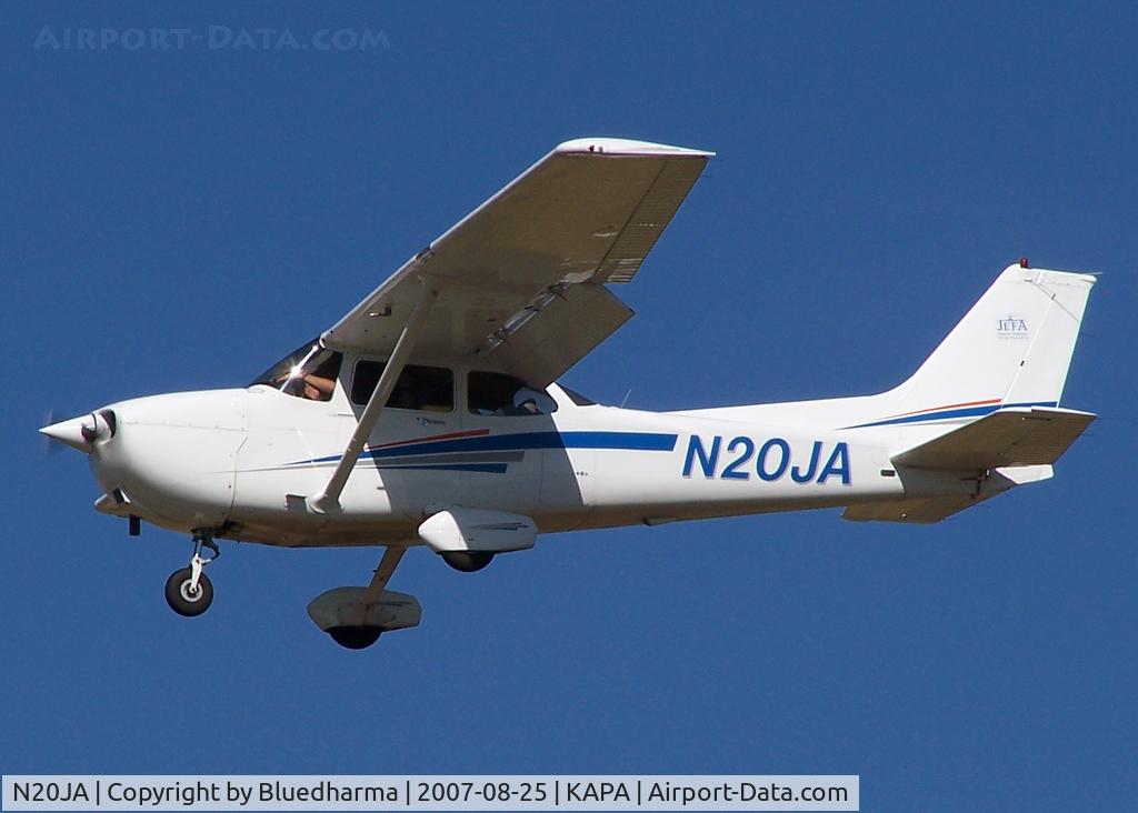 N20JA, 1997 Cessna 172R C/N 17280253, Touch and go 17L