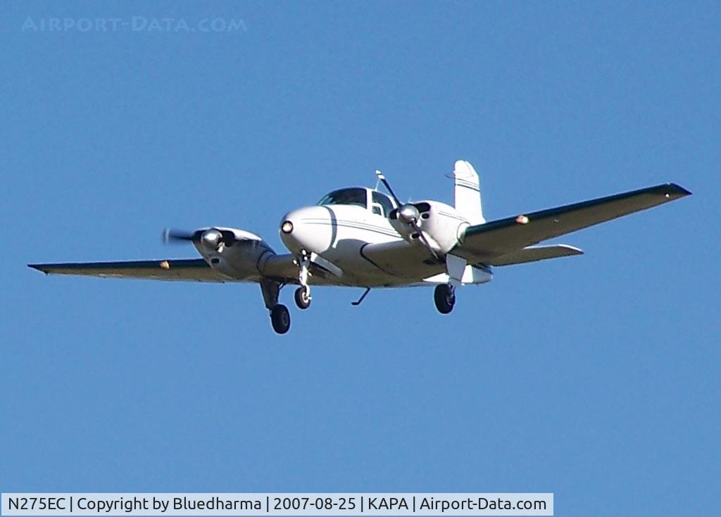 N275EC, 1958 Beech 95 C/N TD-111, Approach to 17L, Port Engine appears to be stopped.